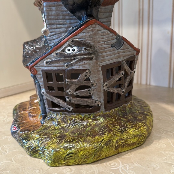 🎃Hand Painted Ceramic Haunted House - Picture 8 of 11